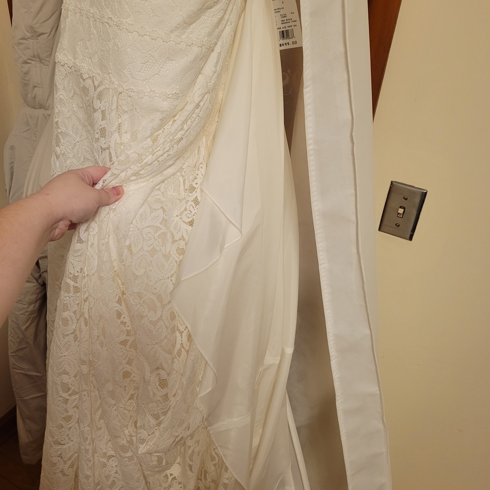 Elegant White Lace Dress - image 3